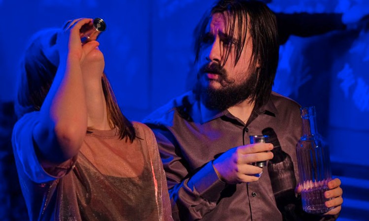 Raphael Schmitz erzählt der Theater Zytig seinen Weg zum Schauspiel.